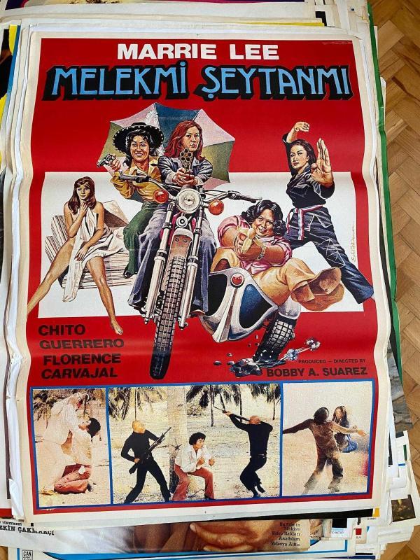 MELEKMİ ŞEYTANMI FİLMİNİN AFİŞİ OYNAYANLAR: MARIE LEE, CHITO GUERRERO, FLORENCE CARVAJAL YÖNETMEN: BOBBY A. SUAREZ