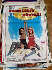 KADINLARIN DÜNYASI FİLMİNİN AFİŞİ OYNAYANLAR: BARBARA BUCHET, EDWIGE FENECH, DAYLE HADDON, SYDNE ROME
