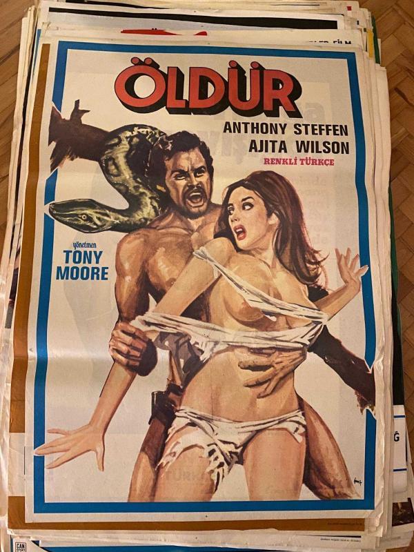 ÖLDÜR FİLMİNİN AFİŞİ OYNAYANLAR: ANTHONY STEFFEN, AJITA WILSON YÖNETMEN: TONY MOORE