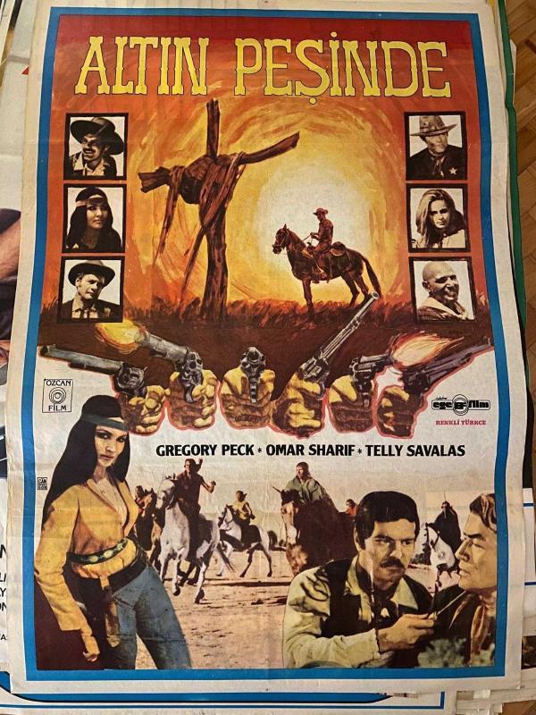 ALTIN PEŞİNDE FİLMİNİN AFİŞİ OYNAYANLAR: GREGORY PECK, OMARSHARIF, TELLY SAVALAS YÖNETMEN: J. LEE THOMPSON