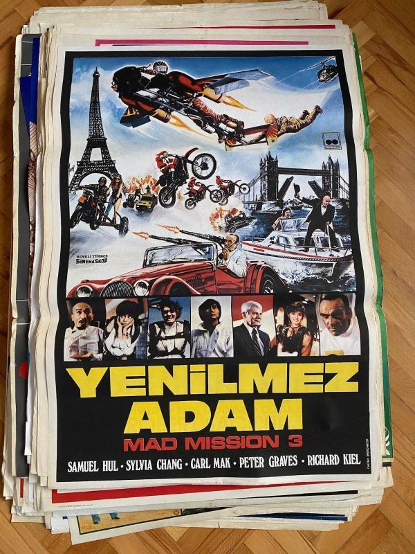 YENİLMEZ ADAM - Mad Mission 3 FİLMİNİN AFİŞİ OYNAYANLAR: SAMUEL HUL, SYLVIA CHANG, CARL MAK, PETER GRAVES, RICHARD KIEL