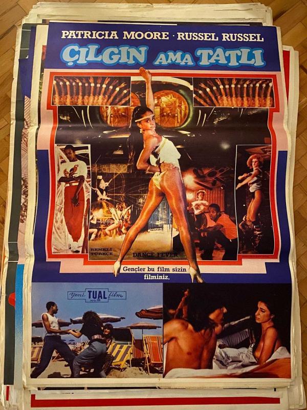 ÇILGIN AMA TATLI FİLMİNİN AFİŞİ - PATRICIA MOORE, RUSSEL RUSSEL