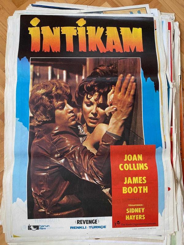 İNTİKAM FİLMİNİN AFİŞİ OYNAYANLAR: JOAN COLLINS, JAMES BOOTH YÖNETMEN: SIDNEY HAYERS