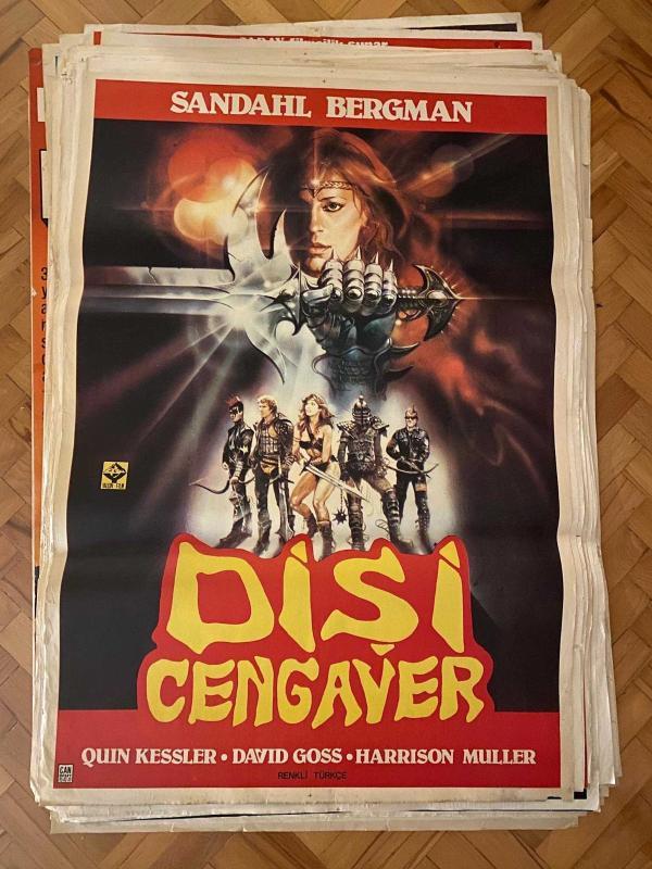 DİŞİ CENGAVER FİLMİNİN AFİŞİ OYNAYANLAR: SANDAHL BERGMAN, QUIN KESSLER, DAVID GOSS, HARRISON MULLER
