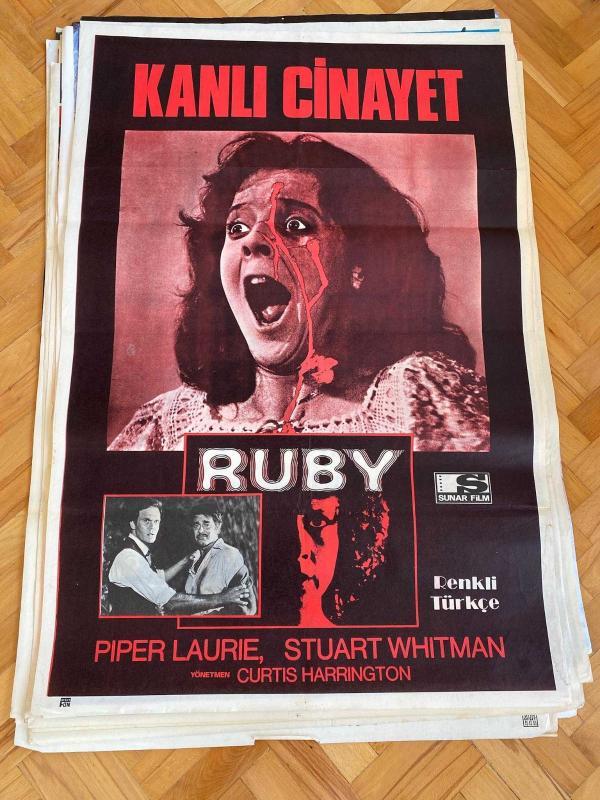 KANLI CİNAYET - RUBY FİLMİNİN AFİŞİ OYNAYANLAR: PIPER LAURIE, STUART WHITMAN YÖNETMEN: CURTIS HARRINGTON