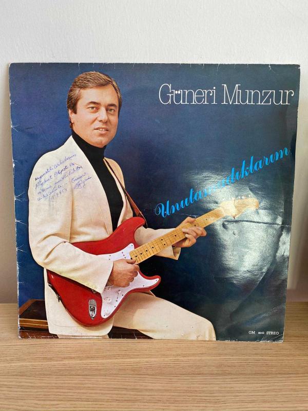 Güneri Munzur ‎– Unutamadıklarım | Yonca 8043 | 1984 | SANATÇI TARAFINDAN  İTHAFLI İMZALI