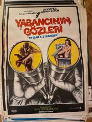 YABANCININ GÖZLERİ FİLMİNİN AFİŞİ OYNAYANLAR: JENNIFER JASON LEIGH YÖNETMEN: KEN WIEDERHORN