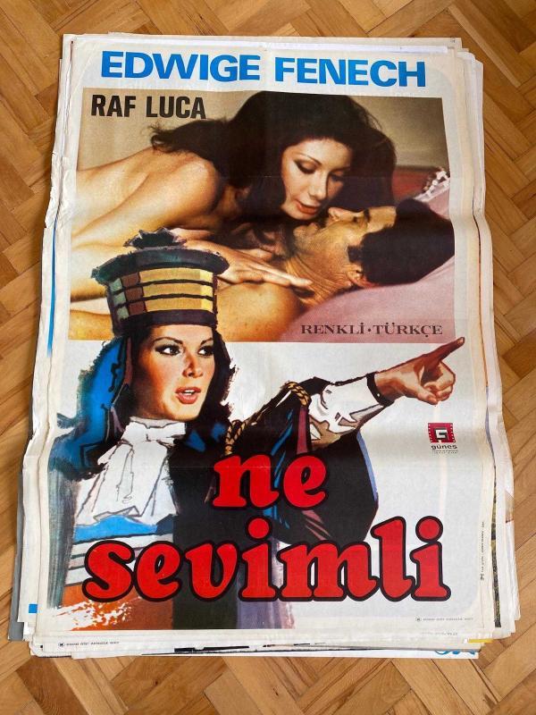 NE SEVİMLİ FİLMİNİN AFİŞİ OYNAYANLAR: EDWIGE FENECH, RAF LUCA