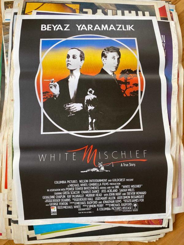 BEYAZ YARAMAZLIK - White Mischief FİLMİNİN AFİŞİ OYNAYANLAR: GRETA SCACCHI, CHARLES DANCE, JOSS ACKLAND, SARAH MILES YÖNETMEN: MICHAEL RADFORD