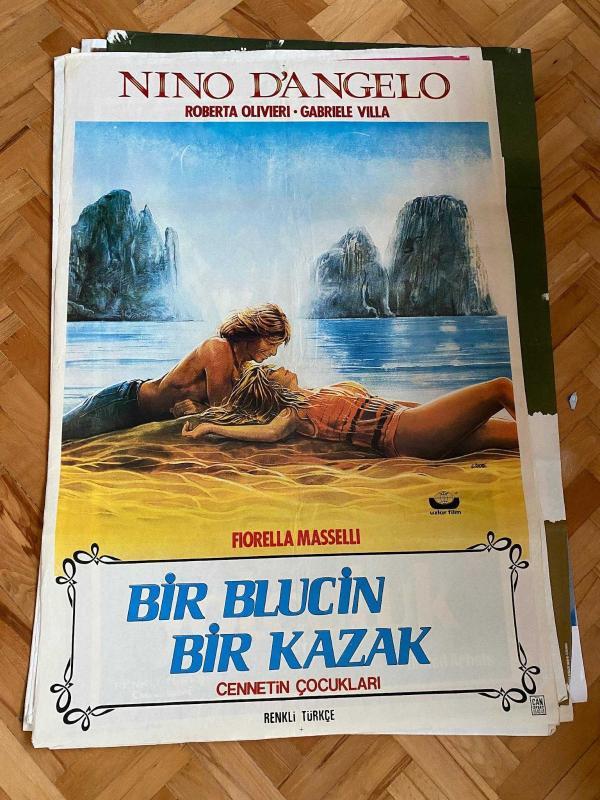 BİR BLUCİN BİR KAZAK Cennetin Çocukları FİLMİNİN AFİŞİ | Nino D'Angelo, Roberta Olvieri