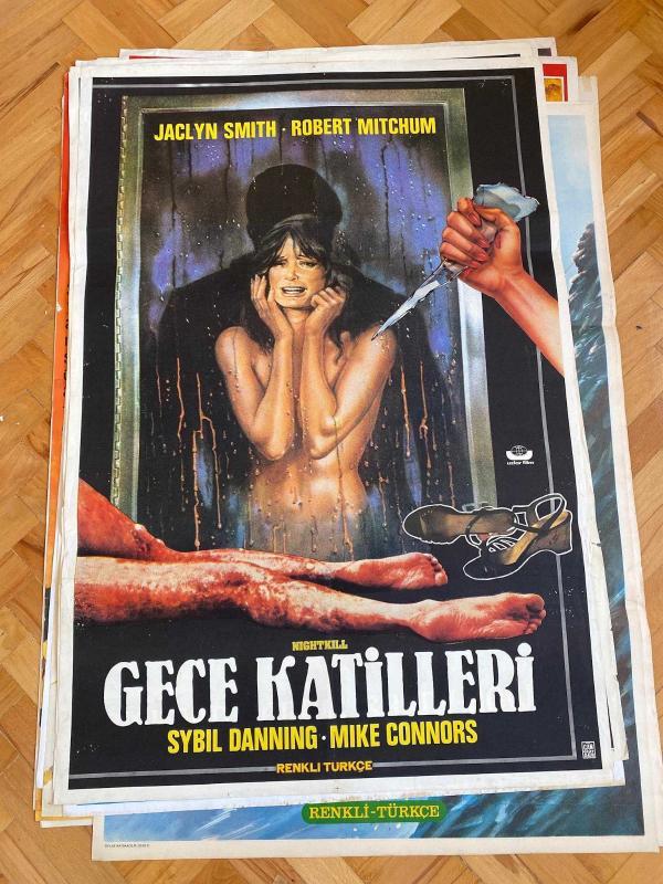 GECE KATİLLERİ FİLMİNİN AFİŞİ OYNAYANLAR: JACLYN SMITH, ROBERT MITCHUM, SYBIL DANNING, MIKE CONNORS
