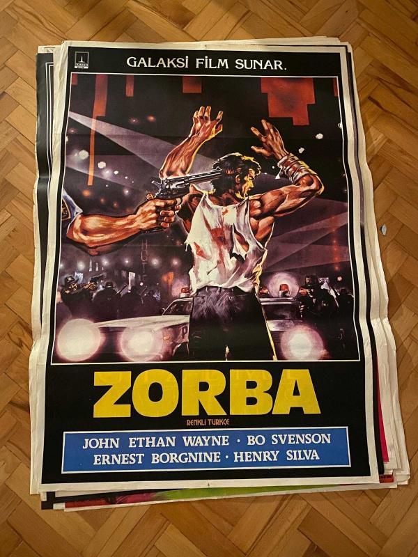 ZORBA FİLMİNİN AFİŞİ OYNAYANLAR: JOHN ETHAN WAYNE, BO SVENSON, ERNEST BORGNINE, HENRY SILVA