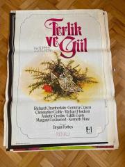 TERLİK VE GÜL FİLMİNİN AFİŞİ OYNAYANLAR: RICHARD CHAMBERLAIN, GEMMA CRAVEN, CHRISTOPHER GABLE YÖNETMEN: BRYAN FORBES