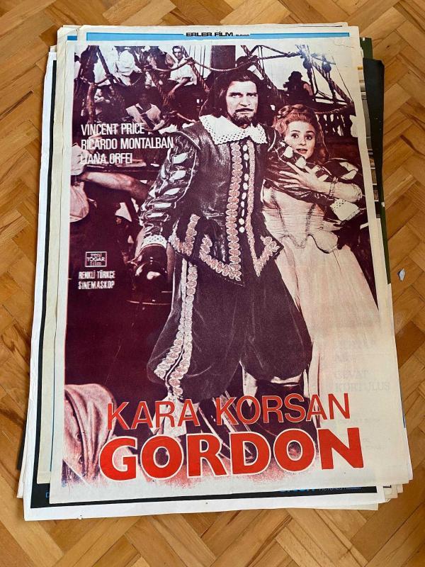KARA KORSAN GORDON FİLMİNİN AFİŞİ OYNAYANLAR: VINCENT PRICE, RICARDO MONTALBAN, LIANA ORFEI