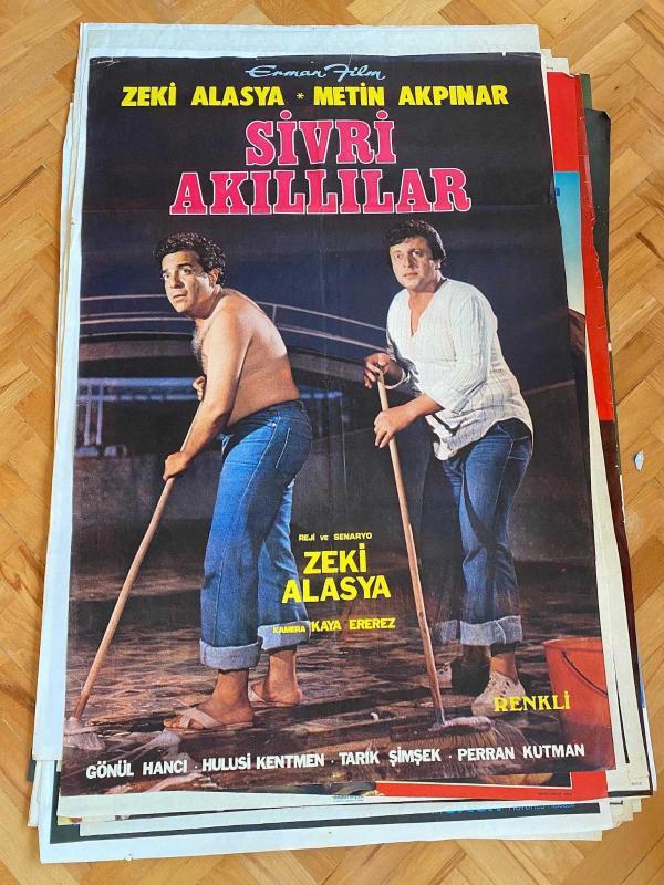 SİVRİ AKILLILAR FİLMİNİN AFİŞİ OYNAYANLAR: ZEKİ ALASYA, METİN AKPINAR
