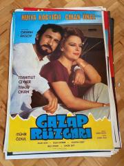 GAZAP RÜZGARI FİLMİNİN AFİŞİ OYNAYANLAR: HÜLYA KOÇYİĞİT,CİHAN ÜNAL