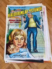 KALDIRIMLAR ÜSTÜNDE FİLMİNİN ÇİZİM AFİŞİ OYNAYANLAR: MUHTEREM NUR, KENAN PARS, ALİ EKDAL